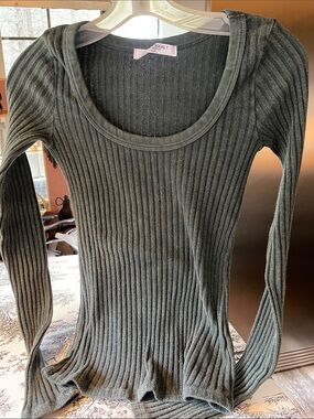 Deep Forrest green thermal long sleeve tee.size small